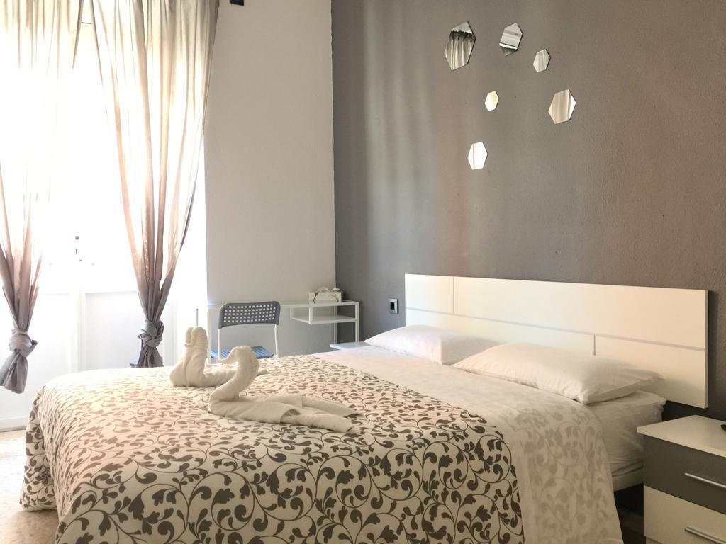 Pension Las Setas Seville Exterior photo