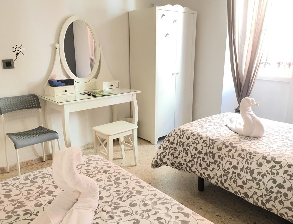 Pension Las Setas Seville Exterior photo